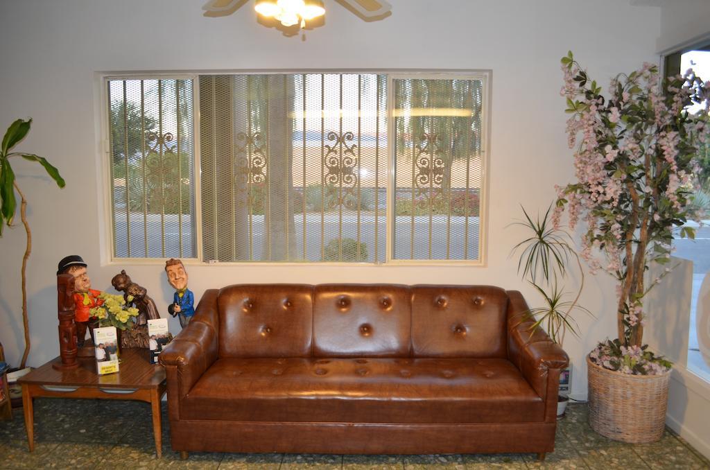 Tropics Motor Hotel Indio Bagian luar foto