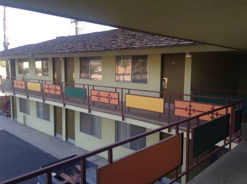 Tropics Motor Hotel Indio Bagian luar foto