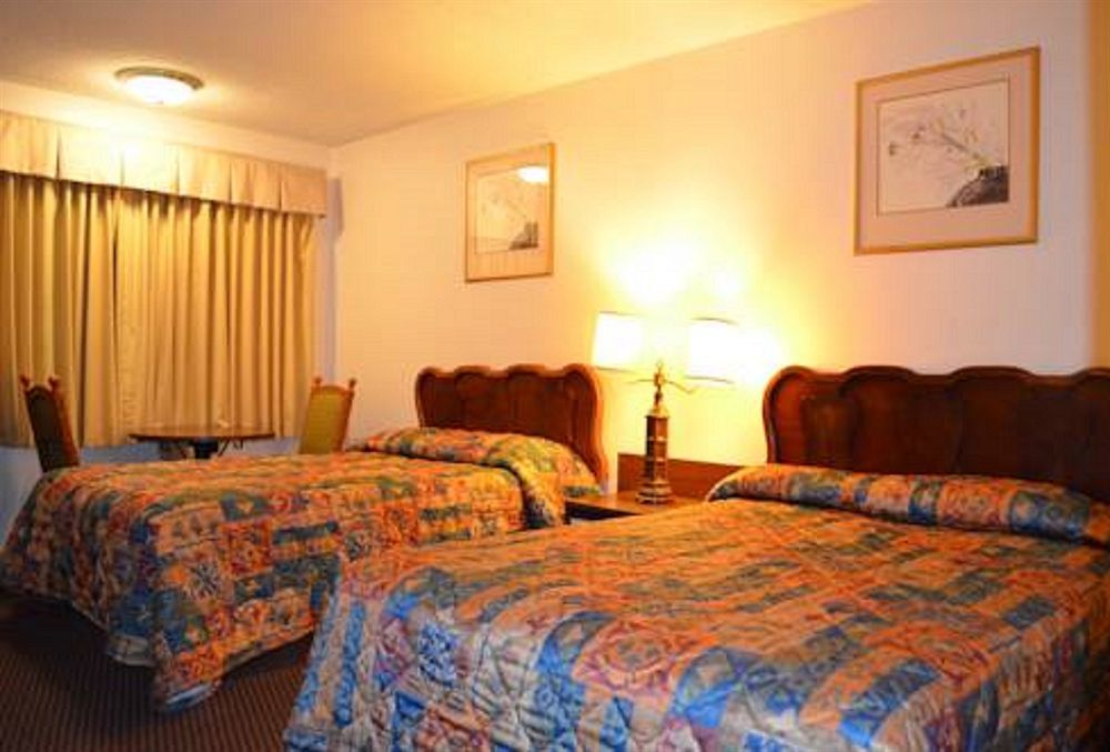 Tropics Motor Hotel Indio Bagian luar foto